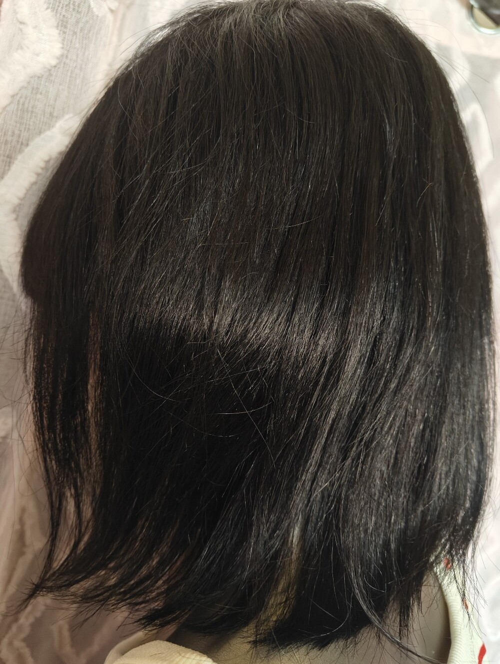Classic Straight Bob Wig with Blunt Bangs - Picture 3 of 10